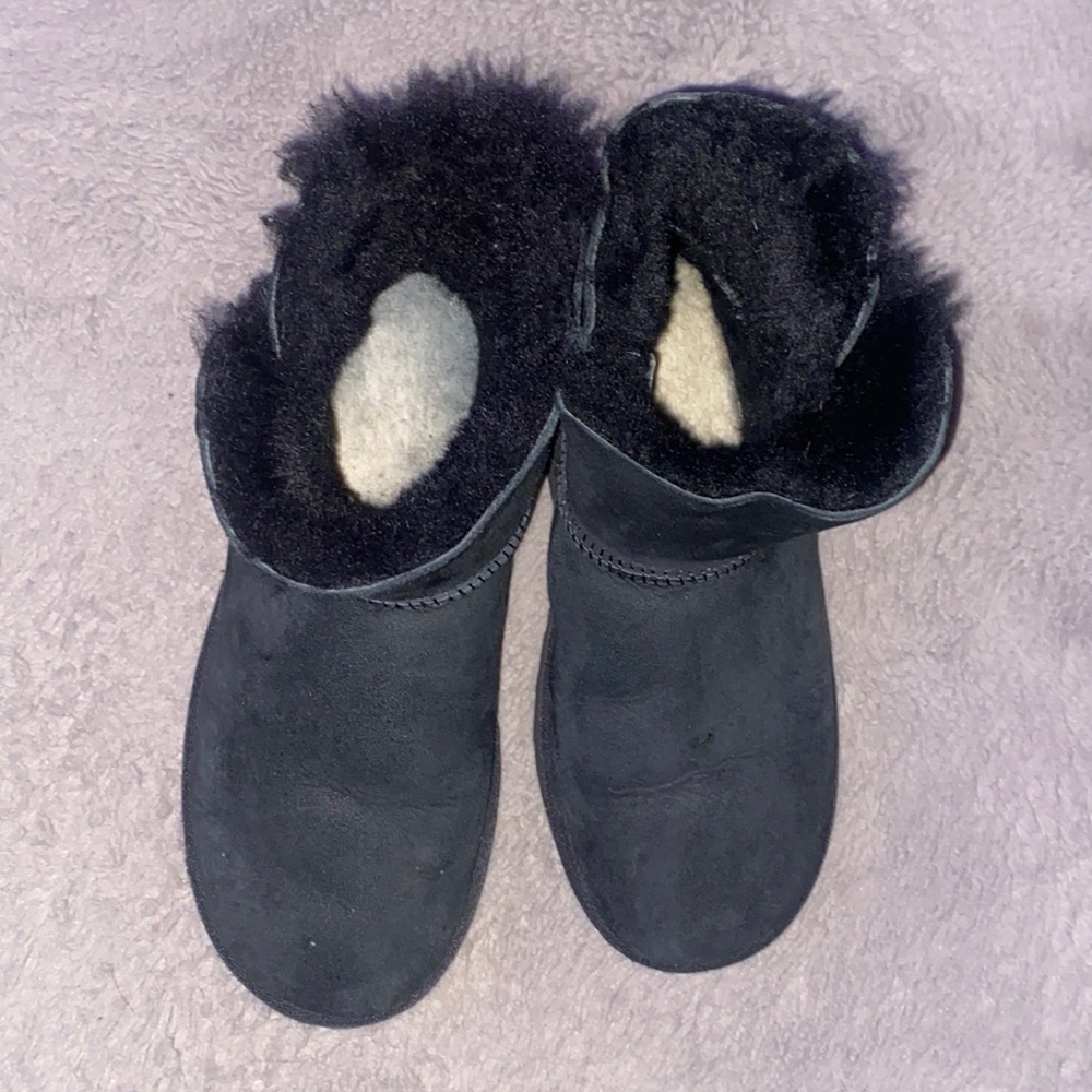 Uggs - image 2